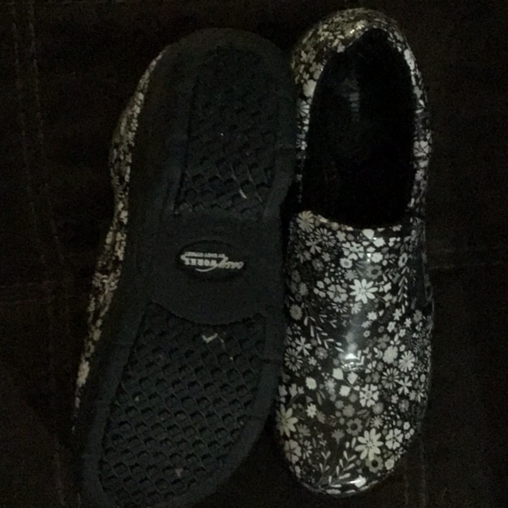 Nurse clogs. - Picture 4 of 4